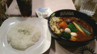 パリパリチキンと焦がしキャベチーズカレー、SAMA