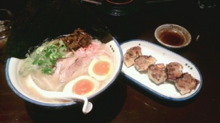 ラーメン海苔半熟卵のせ+半餃子、砦