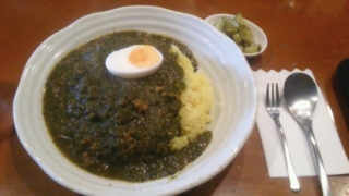 ほうれん草とキーマカレー、ムーンボウ