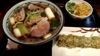 鴨ねぎうどん+ちくわ天、丸亀製麺