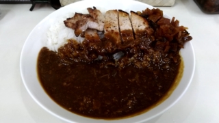 牛スジカレー+ポークソテー、松家カレー