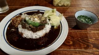 チキン+キーマカレー、小さかった女