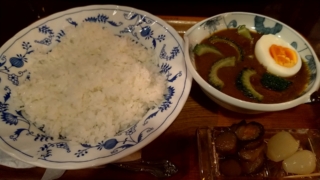 チキンカレー+ゴーヤ茹卵、茶豆