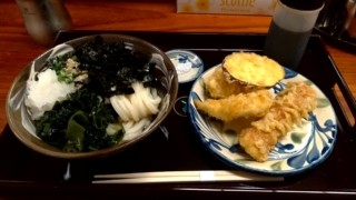 冷やしぶっかけうどん+ちくわ天、小麦の翼