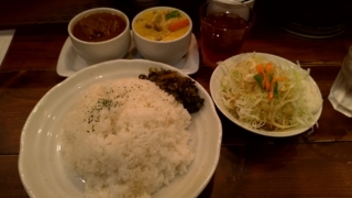 クリーム野菜チキン+マトンカレー、ラッフルズカレー