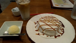 クリームパンケーキ+カフェオレ、たかじ