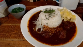 チキンカレー+カマンベール、小さかった女