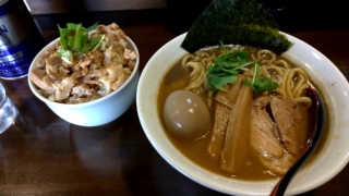 味玉黒ラーメン+肉めし、きりきり舞