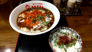 背脂伽哩麻婆麺+のっけ飯、あかずきん