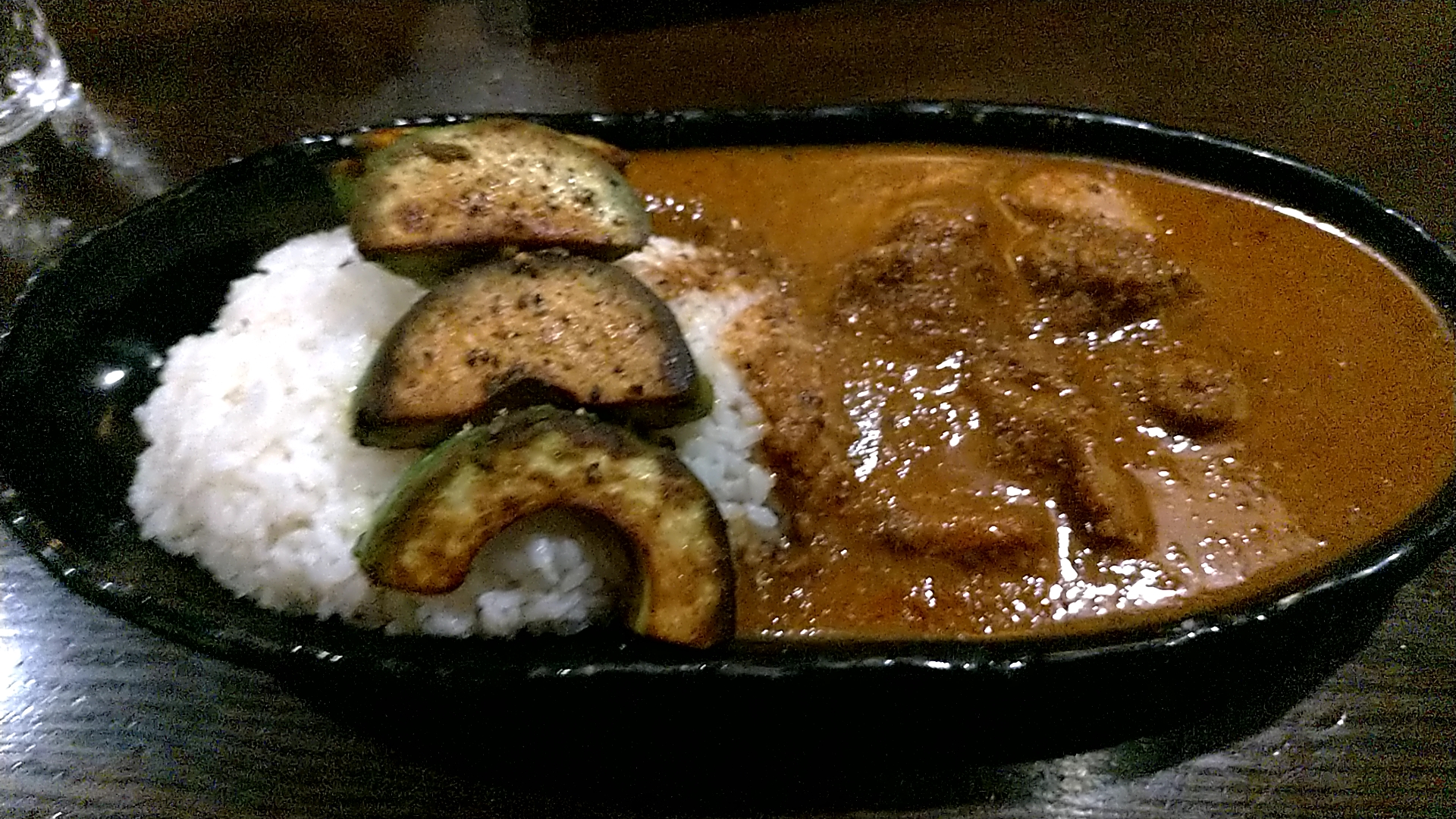 チキンカレー 焼きアボカド Zaza 杏食めもぶろぐ