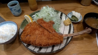 骨付きロースかつ定食、富士㐂