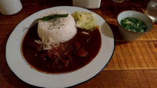 チキンカレー、小さかった女