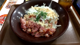 すき家のNY(ニューヨーク)ポーク丼を実際食べてみた