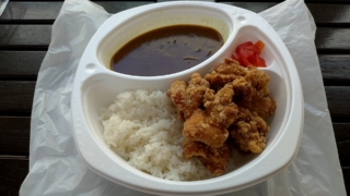 から揚げカレー、ワインホールグラマー