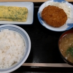 コロッケ+玉子焼+豚汁、おおきに食堂