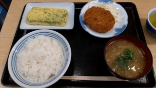 コロッケ+玉子焼+豚汁、おおきに食堂