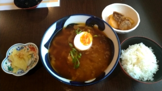 チャマカレーうどん、チャマ