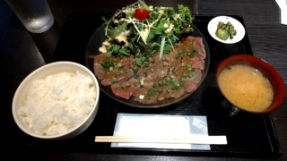 牛たたき定食、肉十八番食堂