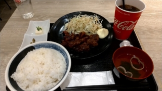 牛カルビ焼肉定食、ぶっちぎり