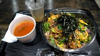 スパイシーマヨ丼+ジンジャーエール、scales