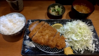 ロースカツ定食、がんばり亭