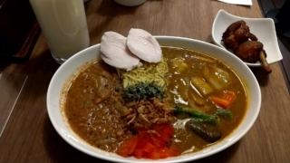 あいかけカレー+チューリップ手羽先、ヨンイチカレー