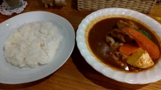 チキンカマンベールカレー、カムイ