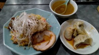 肉盛り背脂炒飯+半水餃子、味一