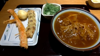 カレーうどん+カニカマ天+玉子天+竹輪天、杵屋麦丸