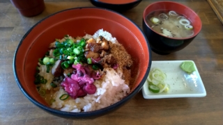 白丼焼豚とろろ丼、幸丼