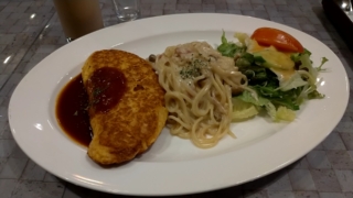 オムレツライスとパスタのセット、カゲンドラカフェ