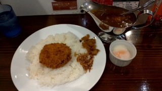 牛すじカレー+メンチカツ、カリカル