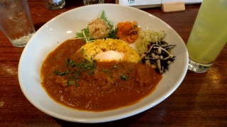 チキンカレー+カラマンシージュース、つぼみのかおり