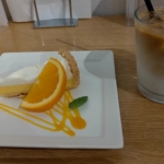 レモンケーキ+アイスカフェラテ、カフェアンドバーR