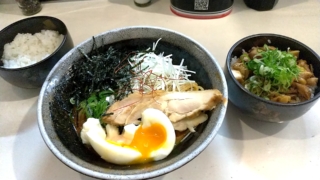 ポタージュカレー麺+チャーシュー丼、ニコニコ混ぜ麺カレー