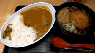 よもだカレー+たぬきそば+メンチカツ、よもだそば