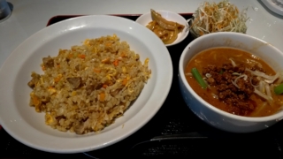 カレー炒飯と半担々麺、京華茶楼