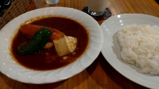 カマンベールチキンカレー、カムイ