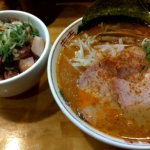 辛いラーメン+チャーシューご飯、なるめん