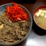 牛丼+みそ汁、たつ屋