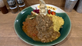 ブラックキーマ+チキン、スパイスカレー食堂