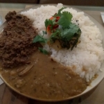 蝦夷鹿キーマとゴボウ豆カレー+いちごスパイスのミルクアイス、カリス