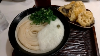 山かけうどん+野菜天盛り、丸香