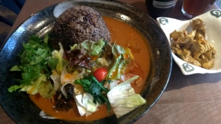 巡るカレー+チキン、香食楽