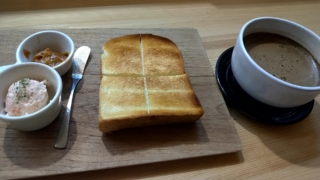 トースト+抹茶ラテ、茶寮ベーカリー