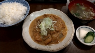 モツ煮込み豆富定食、島