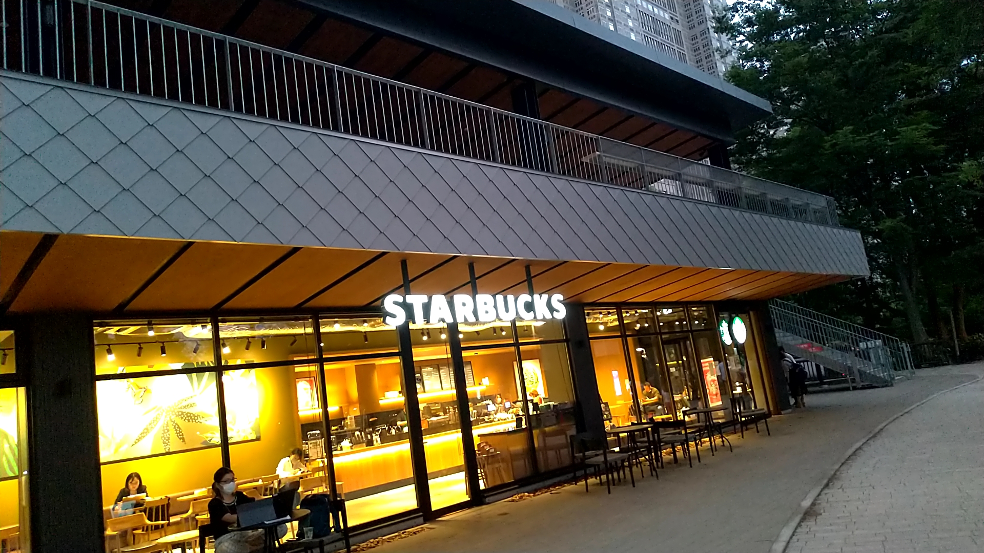 スターバックス コーヒー 新宿中央公園 SHUKNOVA店